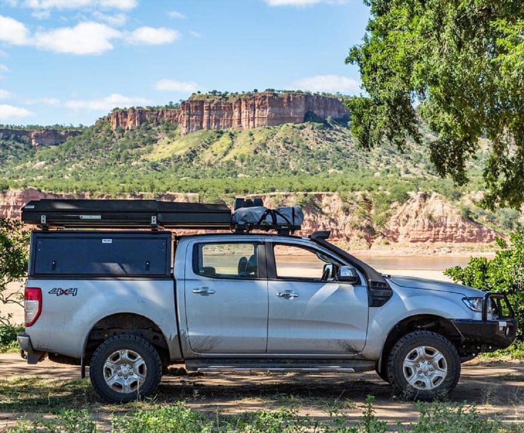 Alu-Cab Hardtop Explorer Ford Ranger 2012-22 Doppelkabine schwarz/glatt