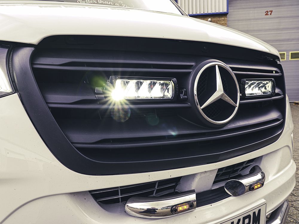 LAZER LAMPS KÜHLERGRILL-KIT MERCEDES SPRINTER (2018+) INKL. 2X TRIPLE-R 750 STANDARD