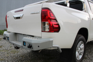 Rival Alu-Heckstossstange mit Fernscheinwerfern Toyota Hilux Revo, 2011-2015; 2015+