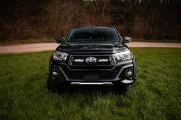 Preview: LAZER Lamps KÜHLERGRILL-KIT TOYOTA HILUX INVINCIBLE X (2018+) INKL. 2X ST4 EVOLUTION