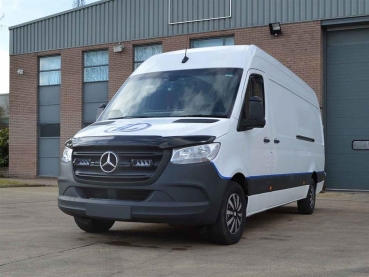 Preview: LAZER Lamps  KÜHLERGRILL-KIT MERCEDES SPRINTER (2018+) INKL. 2X TRIPLE-R 750 STANDARD