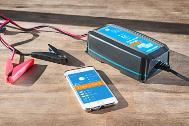 Preview: Victron Blue Smart IP65 Batterieladegerät Bluetooth 12/10 +DC Kabel